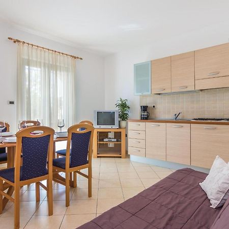 Beautiful Apartment In Porec With Kitchen Εξωτερικό φωτογραφία