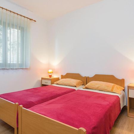 Beautiful Apartment In Porec With Kitchen Εξωτερικό φωτογραφία