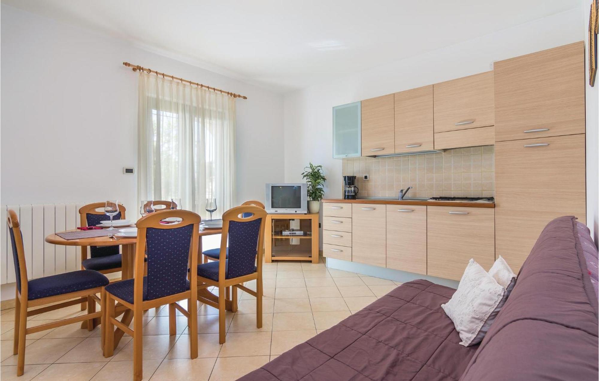 Beautiful Apartment In Porec With Kitchen Εξωτερικό φωτογραφία