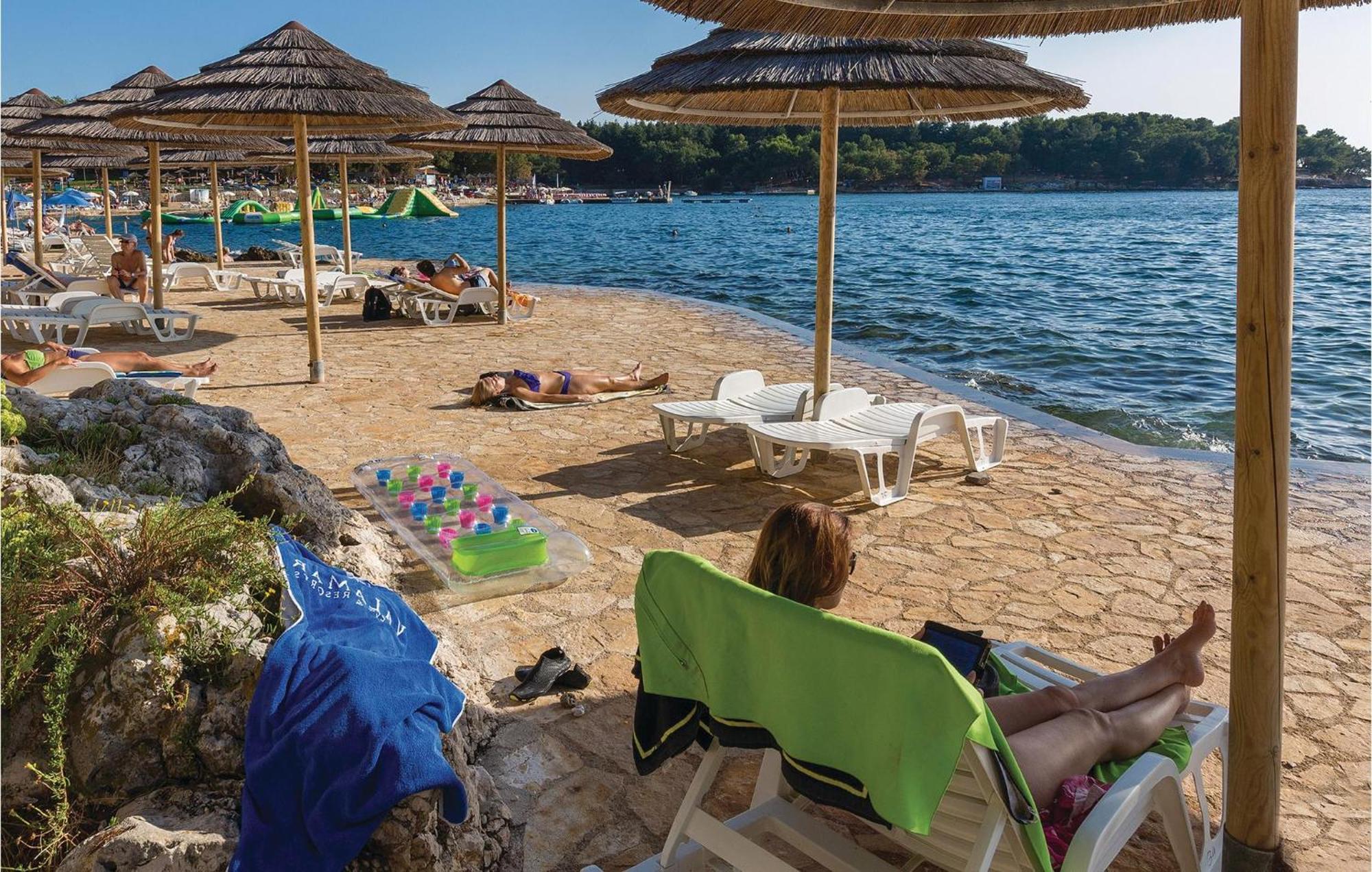 Beautiful Apartment In Porec With Kitchen Εξωτερικό φωτογραφία