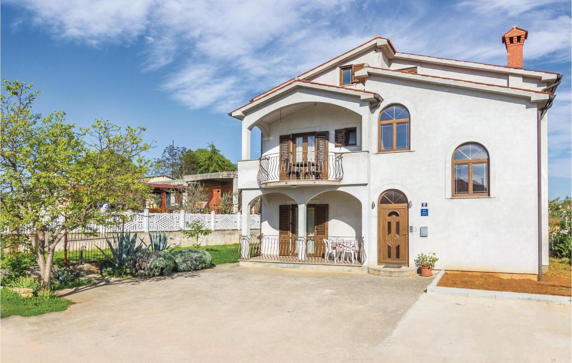 Beautiful Apartment In Porec With Kitchen Εξωτερικό φωτογραφία